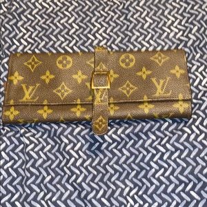 Louis Vuitton women’s clutch